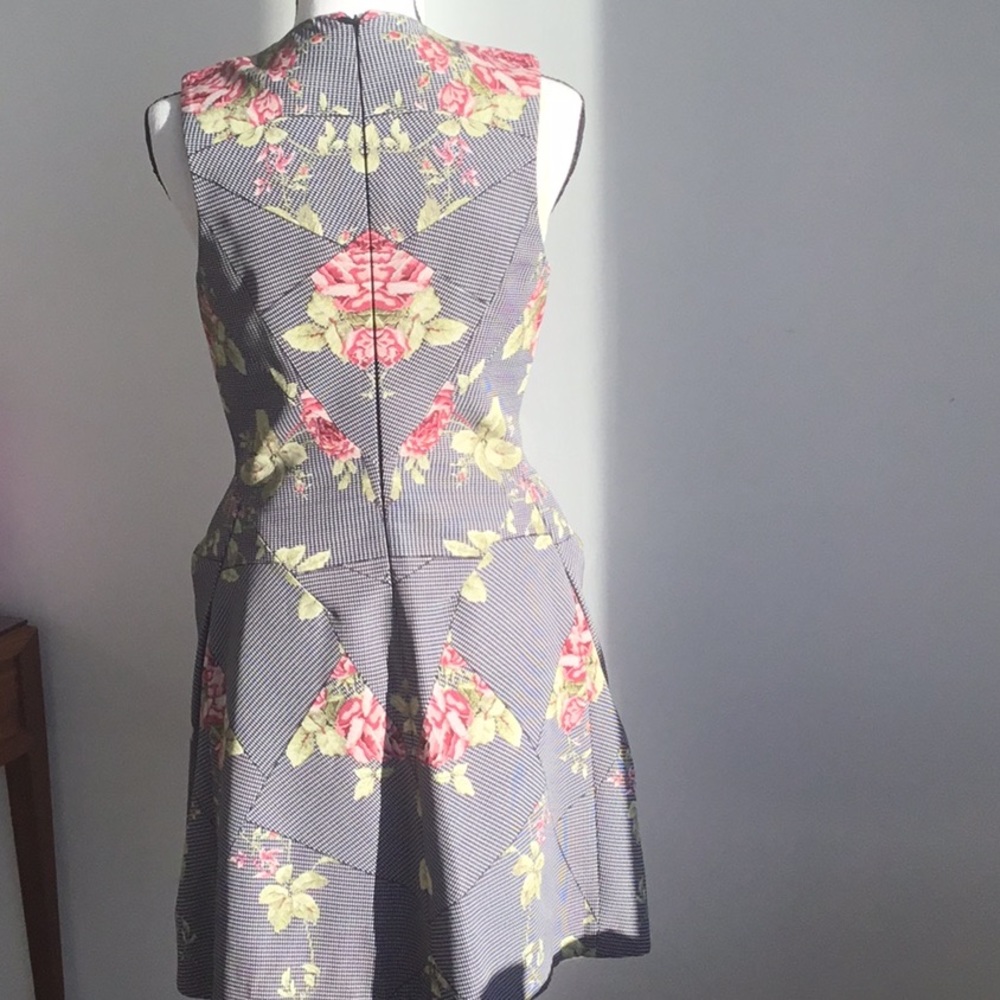 Dress - Picture 3 of 6